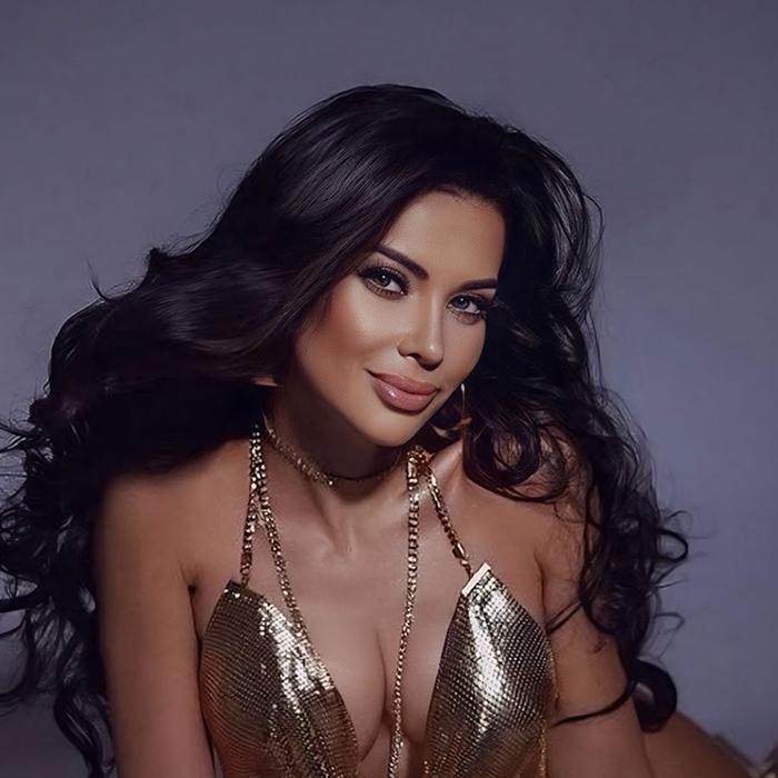 Amazing wife Julia, 40 yrs.old from Donetsk, Ukraine