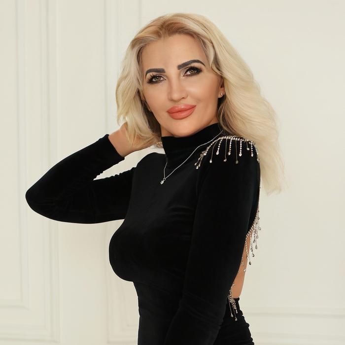 Sexy bride Lyudmila, 51 yrs.old from Kyiv, Ukraine