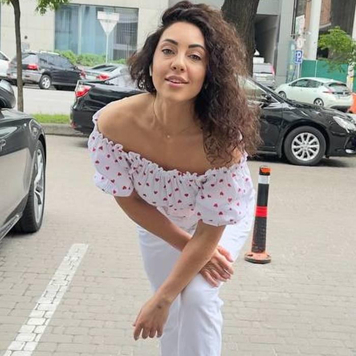 Sexy bride Larisa, 43 yrs.old from Kyiv, Ukraine