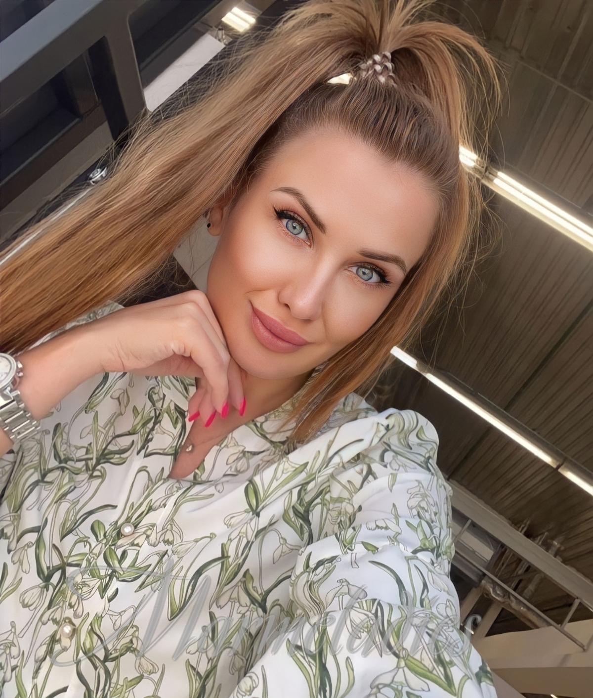Pretty girlfriend Anna, 37 yrs.old from Kiev, Ukraine