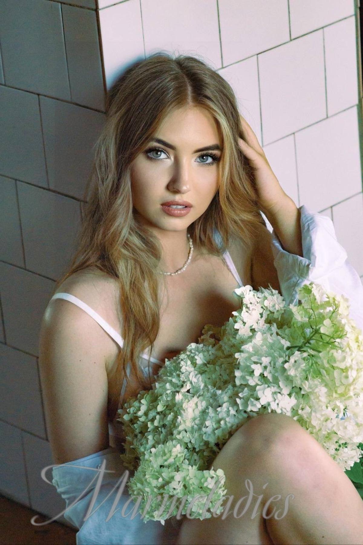 Charming bride Alexandra, 25 yrs.old from Kiev, Ukraine