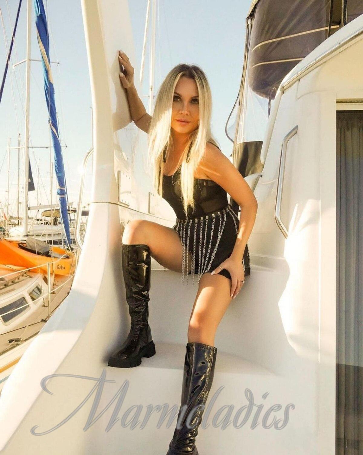 Pretty bride Elena, 43 yrs.old from Edgewater, United States