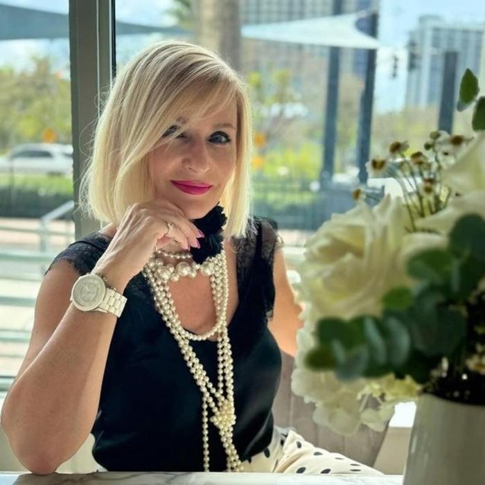 Charming mail order bride Olga, 55 yrs.old from Miami, United States