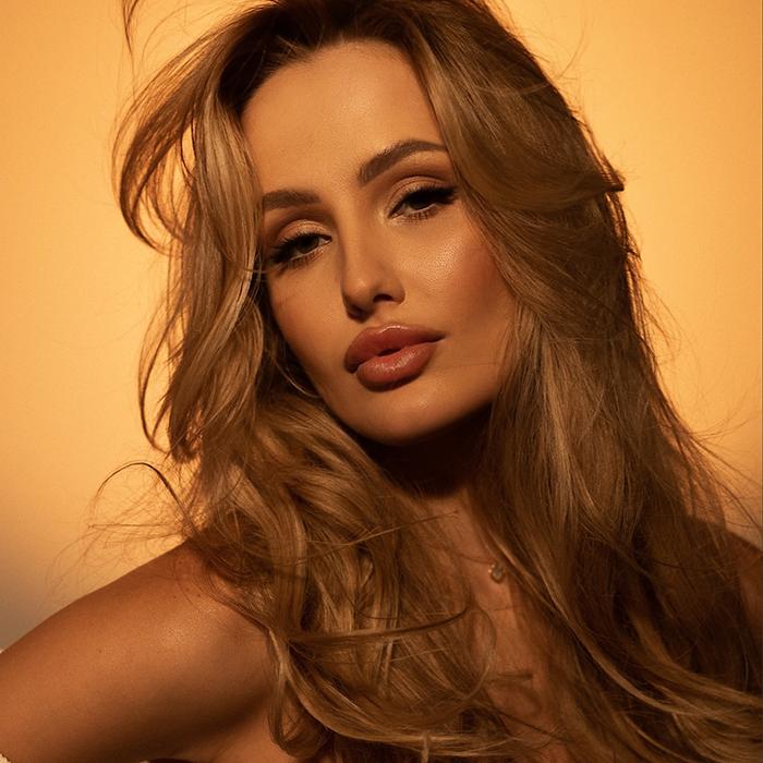 Hot miss Oksana, 24 yrs.old from Dubai, United Arab Emirates