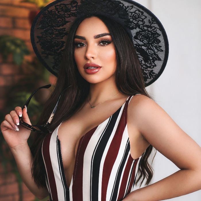 Sexy lady Oleksandra, 29 yrs.old from Mykolaiv, Ukraine