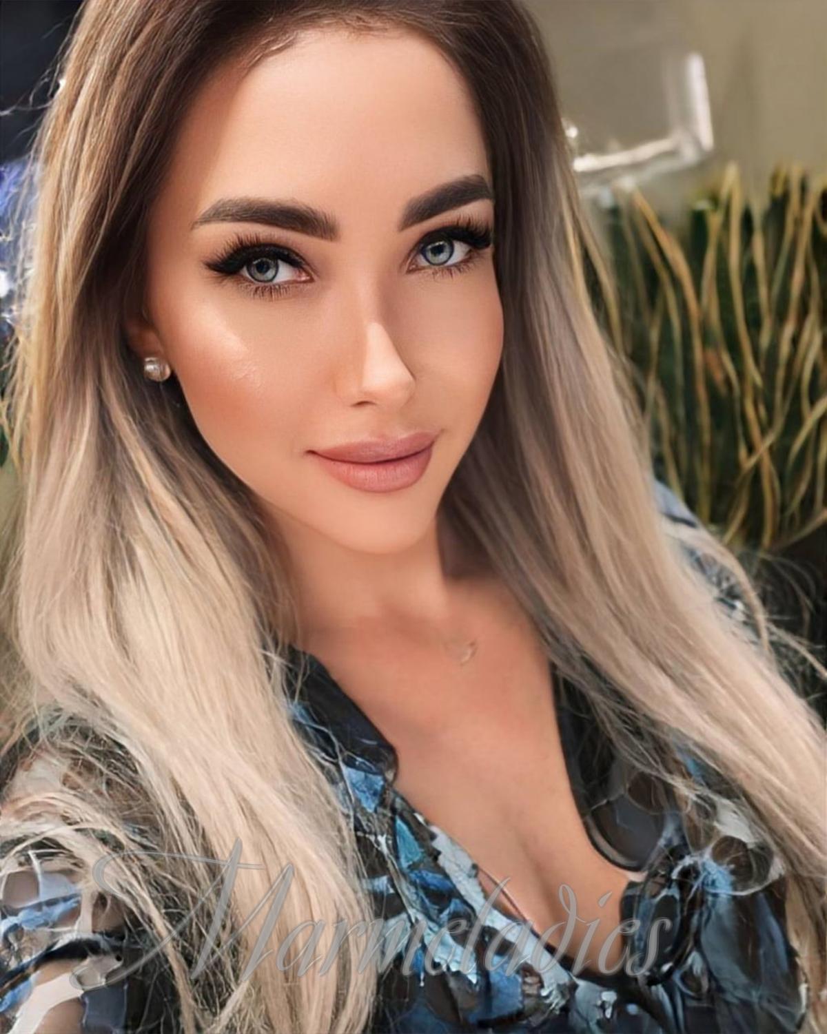 Hot wife Irina, 36 yrs.old from Milan, Italy