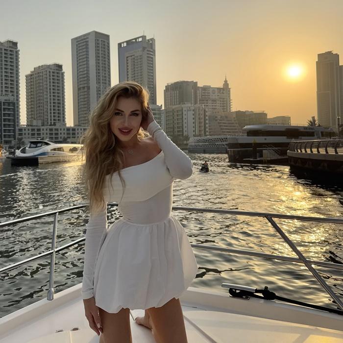 Gorgeous miss Elena, 22 yrs.old from Kharkov, Ukraine