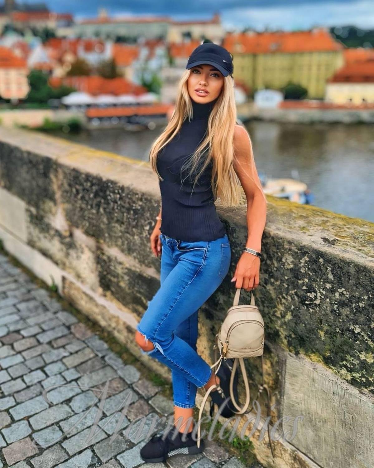 Gorgeous girlfriend Irina, 45 yrs.old from Prague, Czech Republic