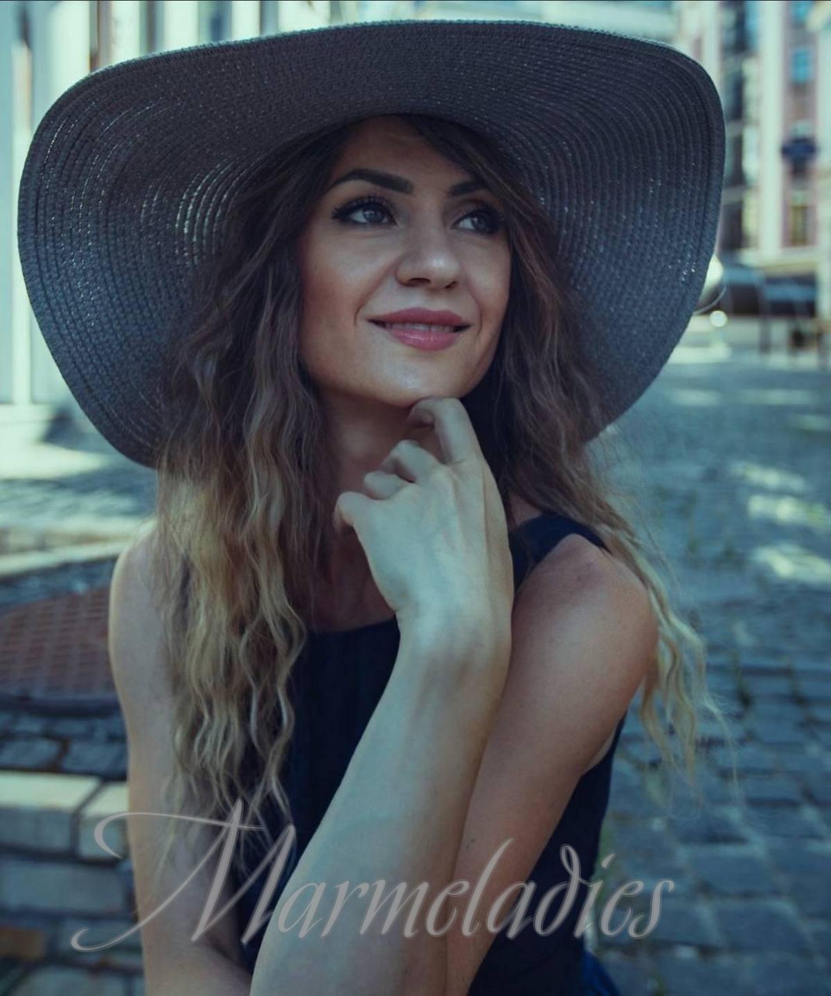 Sexy wife Marina, 41 yrs.old from Kyiv, Ukraine