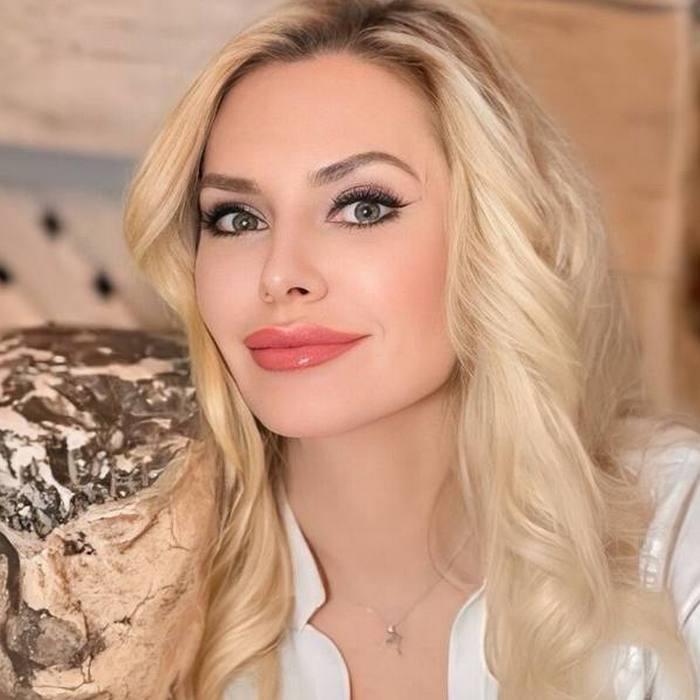 Sexy wife Victoria, 53 yrs.old from Berlin, Germany