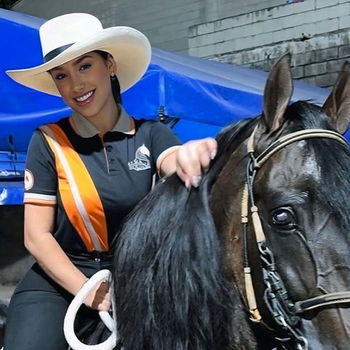 Charming mail order bride Juliana, 26 yrs.old from Medellin, Colombia