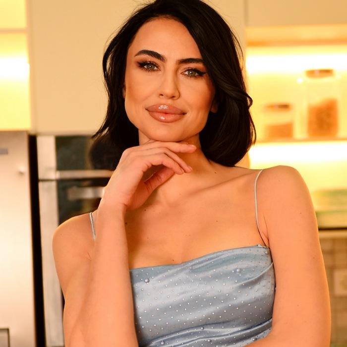 Gorgeous girlfriend Elena, 40 yrs.old from Kiev, Ukraine