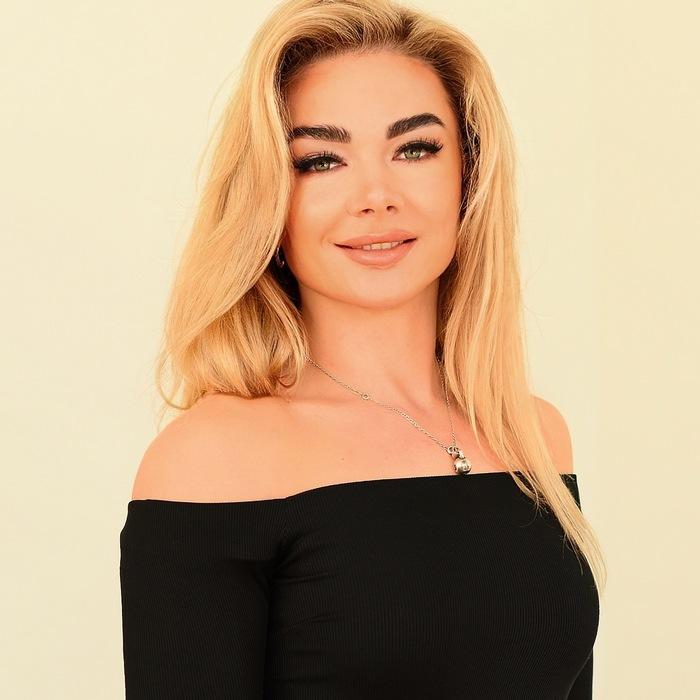 Nice bride Alina, 39 yrs.old from Kiev, Ukraine