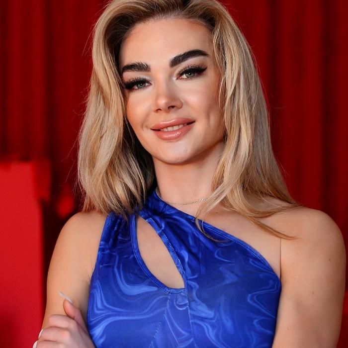 Gorgeous bride Alina, 39 yrs.old from Kiev, Ukraine