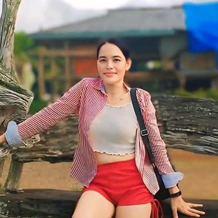 Charming lady Buco, 47 yrs.old from Palayan City, Philippines