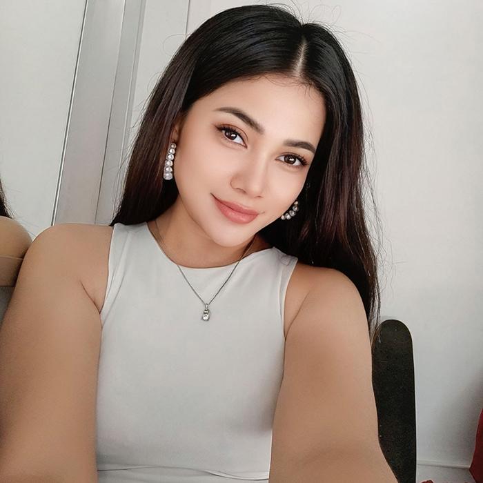 Sexy girlfriend Pebrianingsih, 35 yrs.old from Yogyakarta, Indonesia