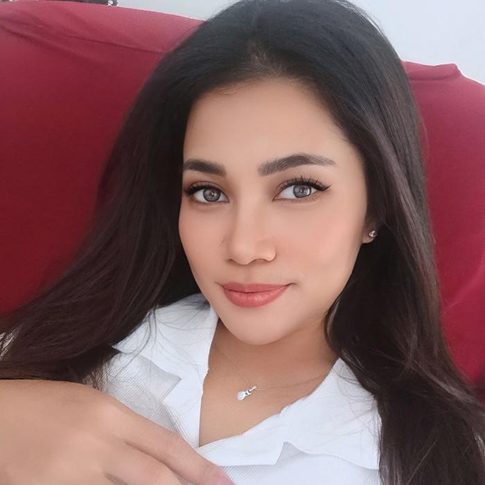 Amazing girlfriend Pebrianingsih, 35 yrs.old from Yogyakarta, Indonesia