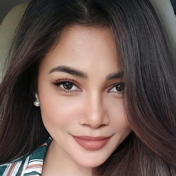 Pretty miss Pebrianingsih, 35 yrs.old from Yogyakarta, Indonesia