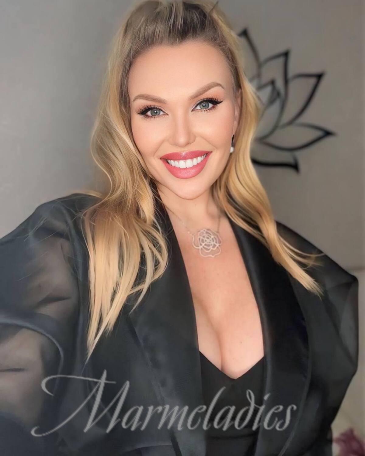 Gorgeous girlfriend Polina, 43 yrs.old from Odessa, Ukraine