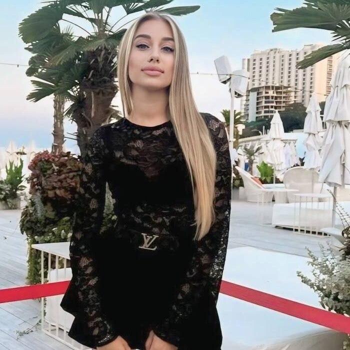 Gorgeous girlfriend Christina, 19 yrs.old from Chicago, United States