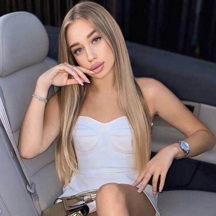 Single girlfriend Christina, 19 yrs.old from Chicago, United States