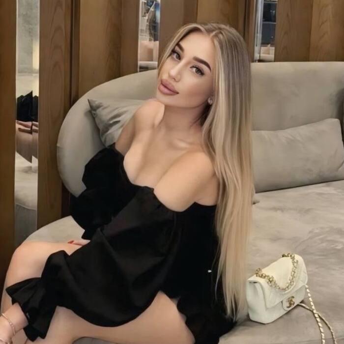 Amazing girlfriend Christina, 19 yrs.old from Chicago, United States