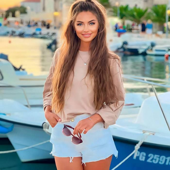 Sexy miss Zoreslava, 41 yrs.old from Dnipro, Ukraine