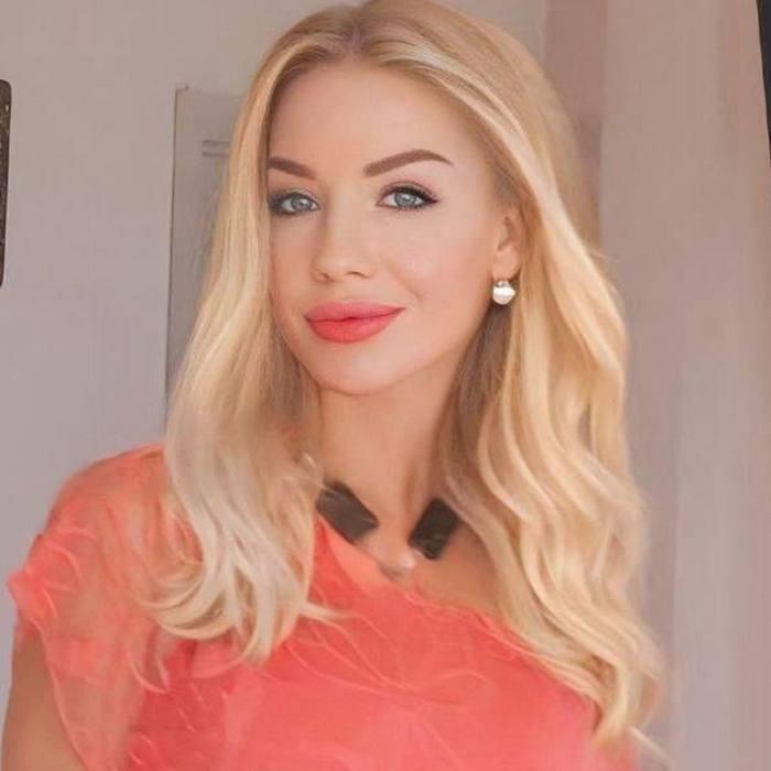 Gorgeous miss Oksana, 44 yrs.old from Kyiv, Ukraine