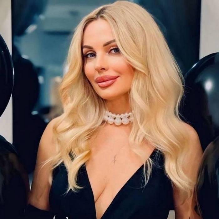 Gorgeous wife Elena, 50 yrs.old from Kyiv, Ukraine