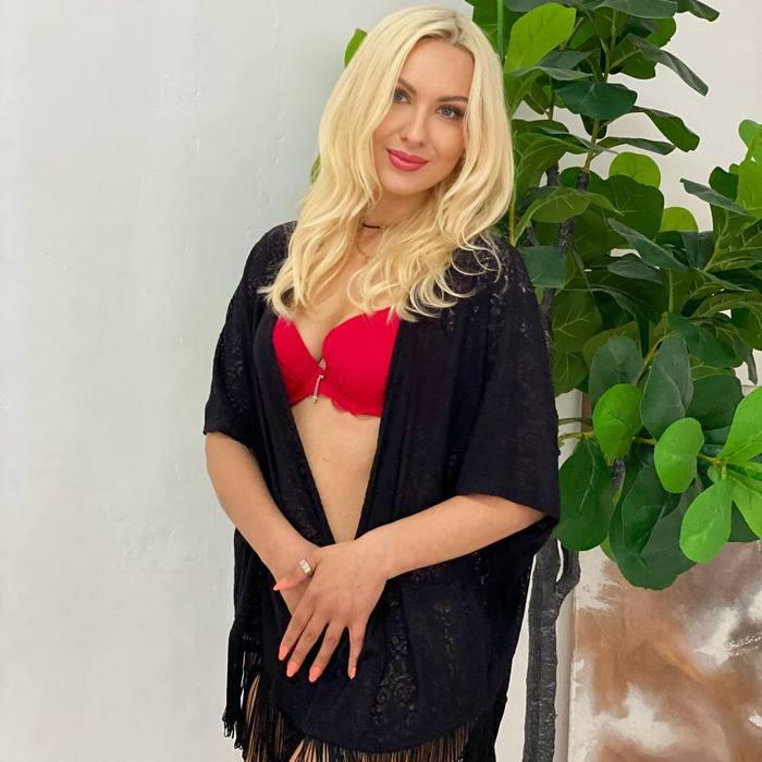 Gorgeous bride Kateryna, 40 yrs.old from Kyiv, Ukraine