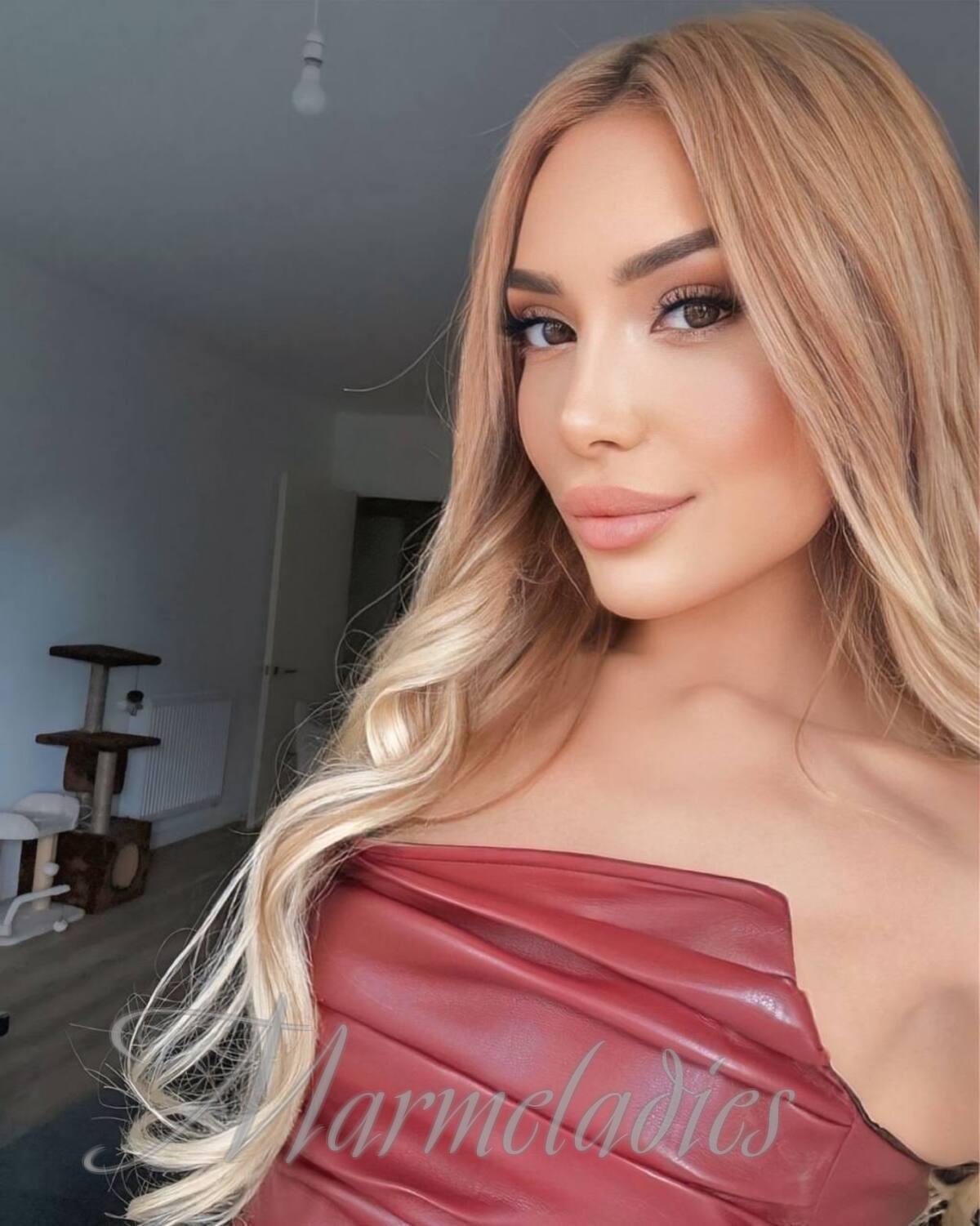 Nice lady Samantha, 29 yrs.old from London, United Kingdom