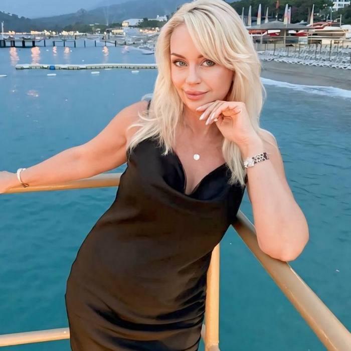 Beautiful pen pal Alena, 51 yrs.old from Dnepr, Ukraine