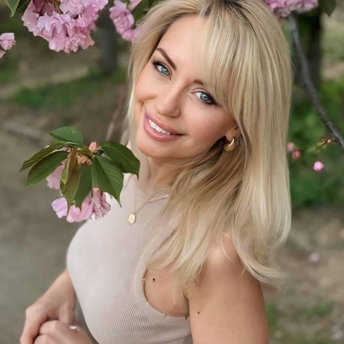 Single wife Alena, 51 yrs.old from Dnepr, Ukraine