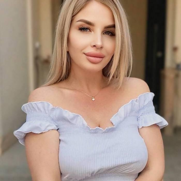 Beautiful pen pal Vladyslava, 43 yrs.old from Zaporozhzhia, Ukraine