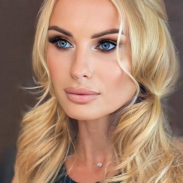 Hot wife Oksana, 47 yrs.old from Krivoy Rog, Ukraine