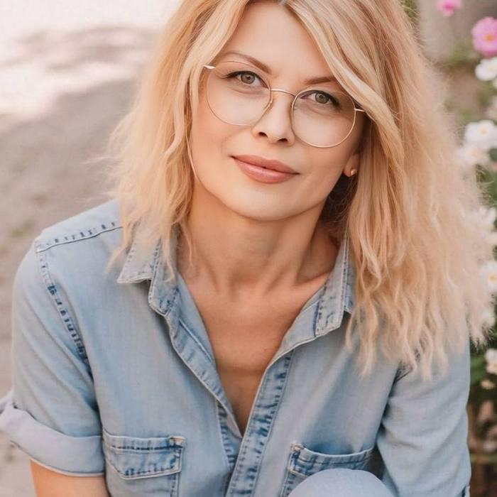 Single pen pal Larisa, 60 yrs.old from Odessa, Yuzhnoe, Ukraine