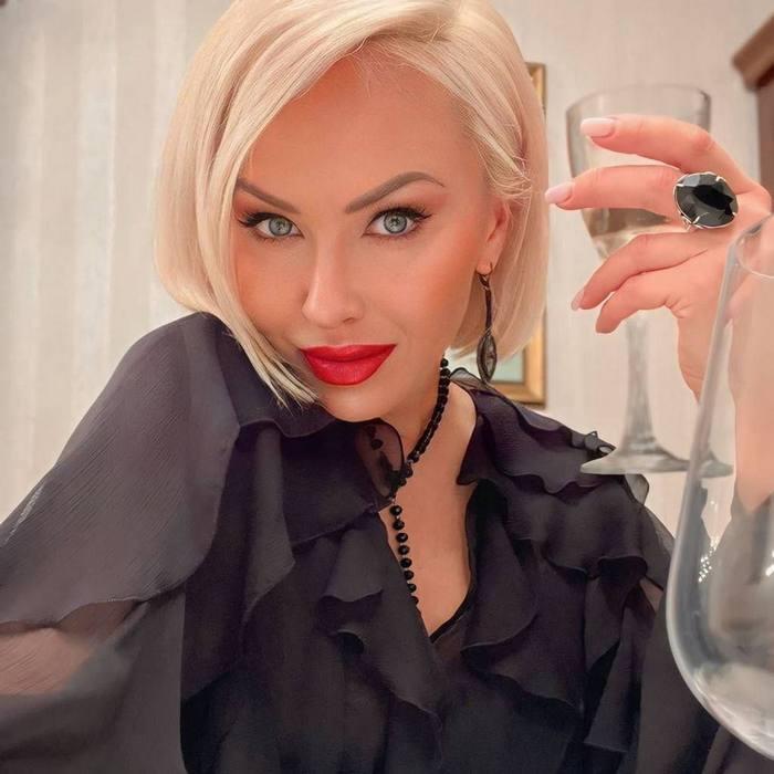Charming pen pal Yuliya, 47 yrs.old from Catanzaro, Italy