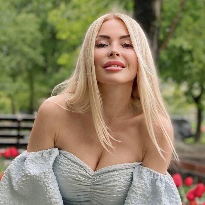 Pretty mail order bride Viktoria, 45 yrs.old from Cannes, France