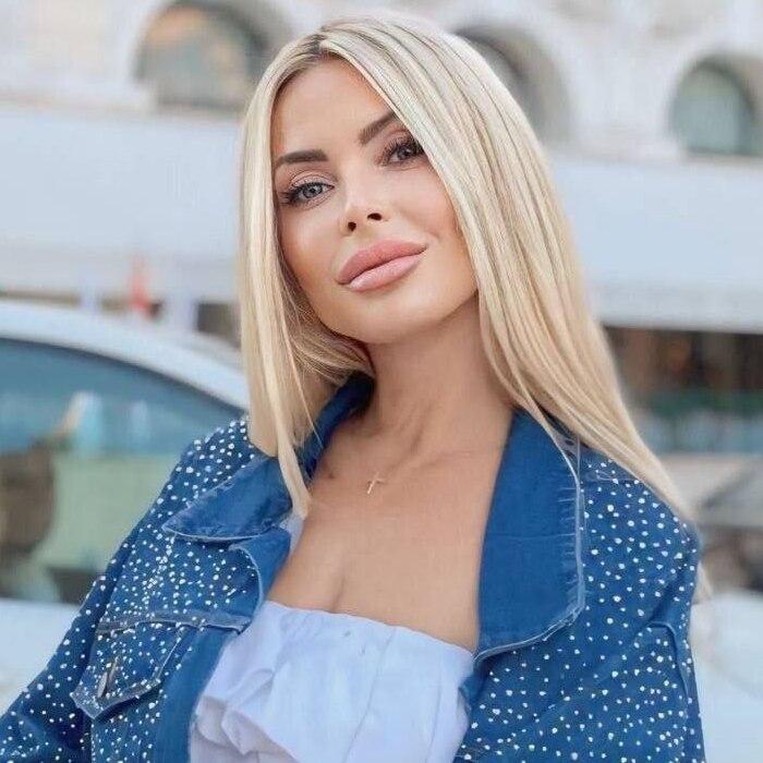 Beautiful bride Viktoria, 45 yrs.old from Cannes, France