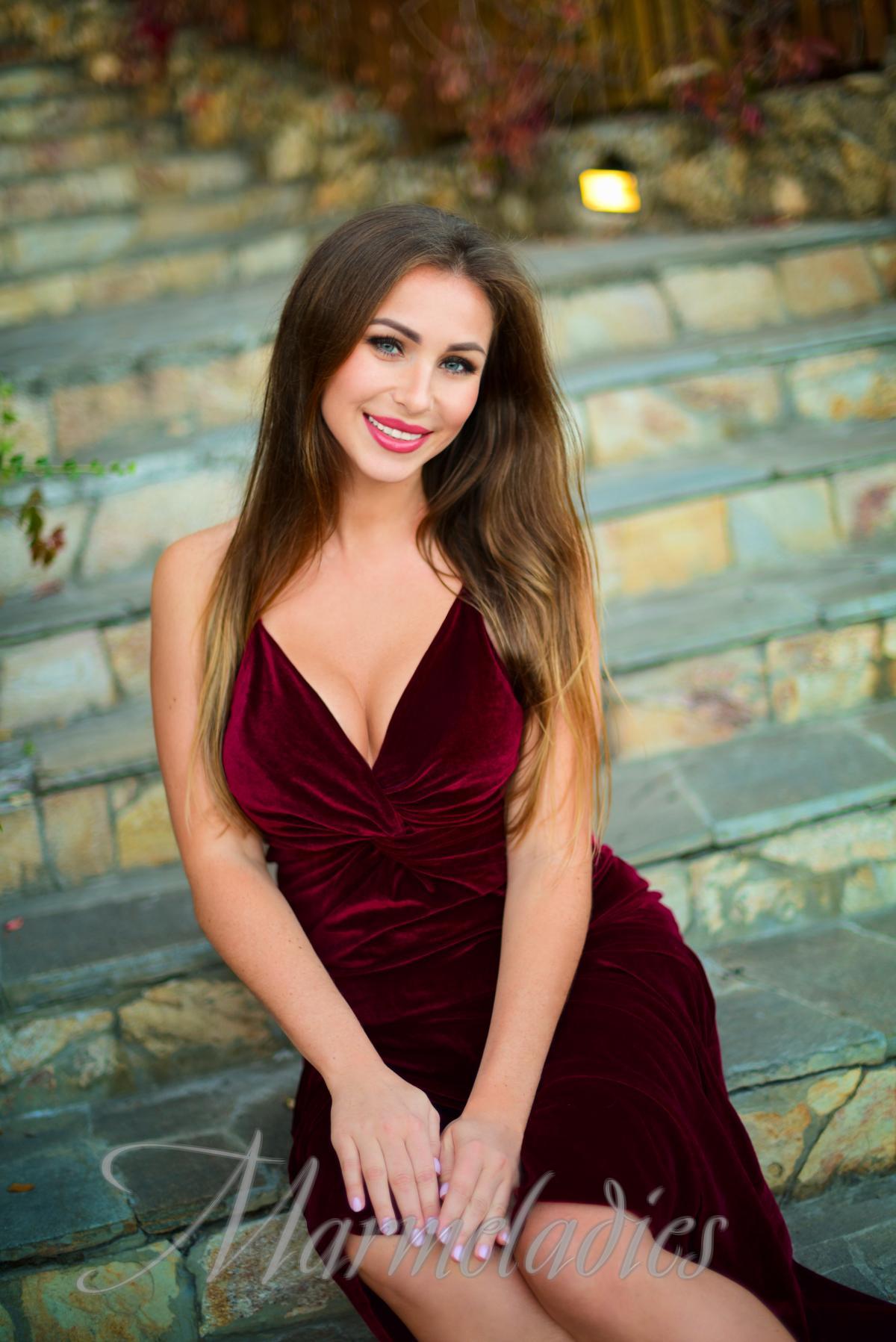 Charming bride Elena, 38 yrs.old from Odessa, Ukraine
