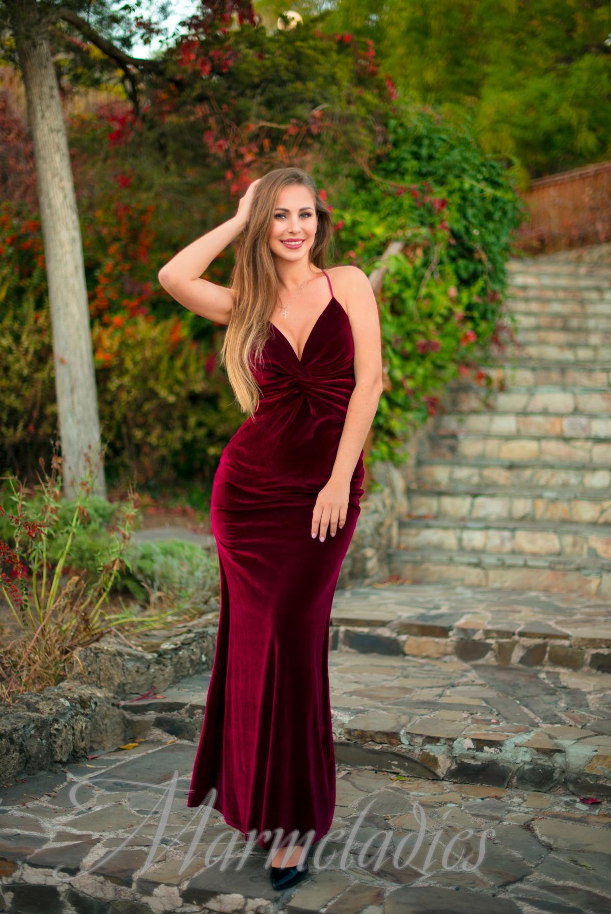 Amazing bride Elena, 38 yrs.old from Odessa, Ukraine