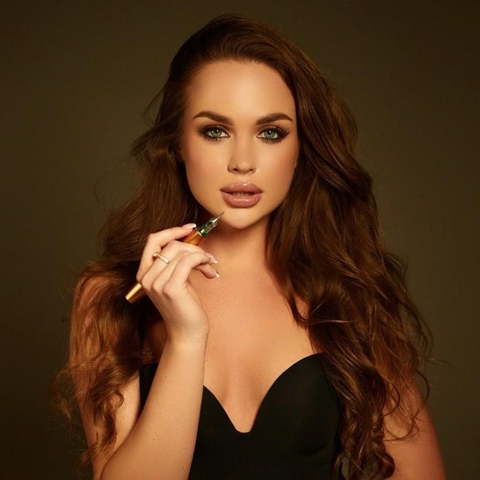 Hot pen pal Valeriya, 27 yrs.old from Eastern Europe