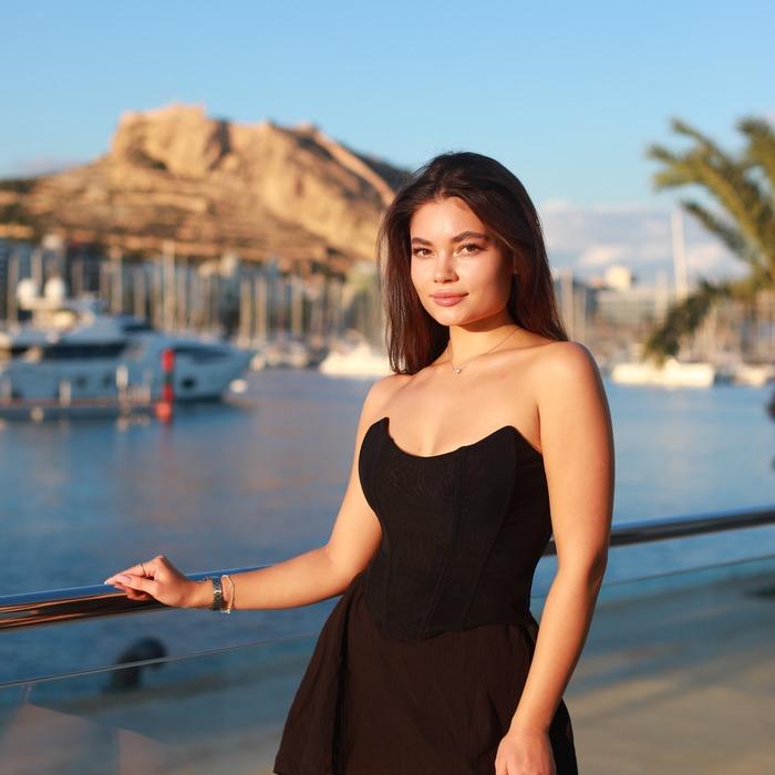 Single mail order bride Svetlana, 21 yrs.old from Alicante, Spain