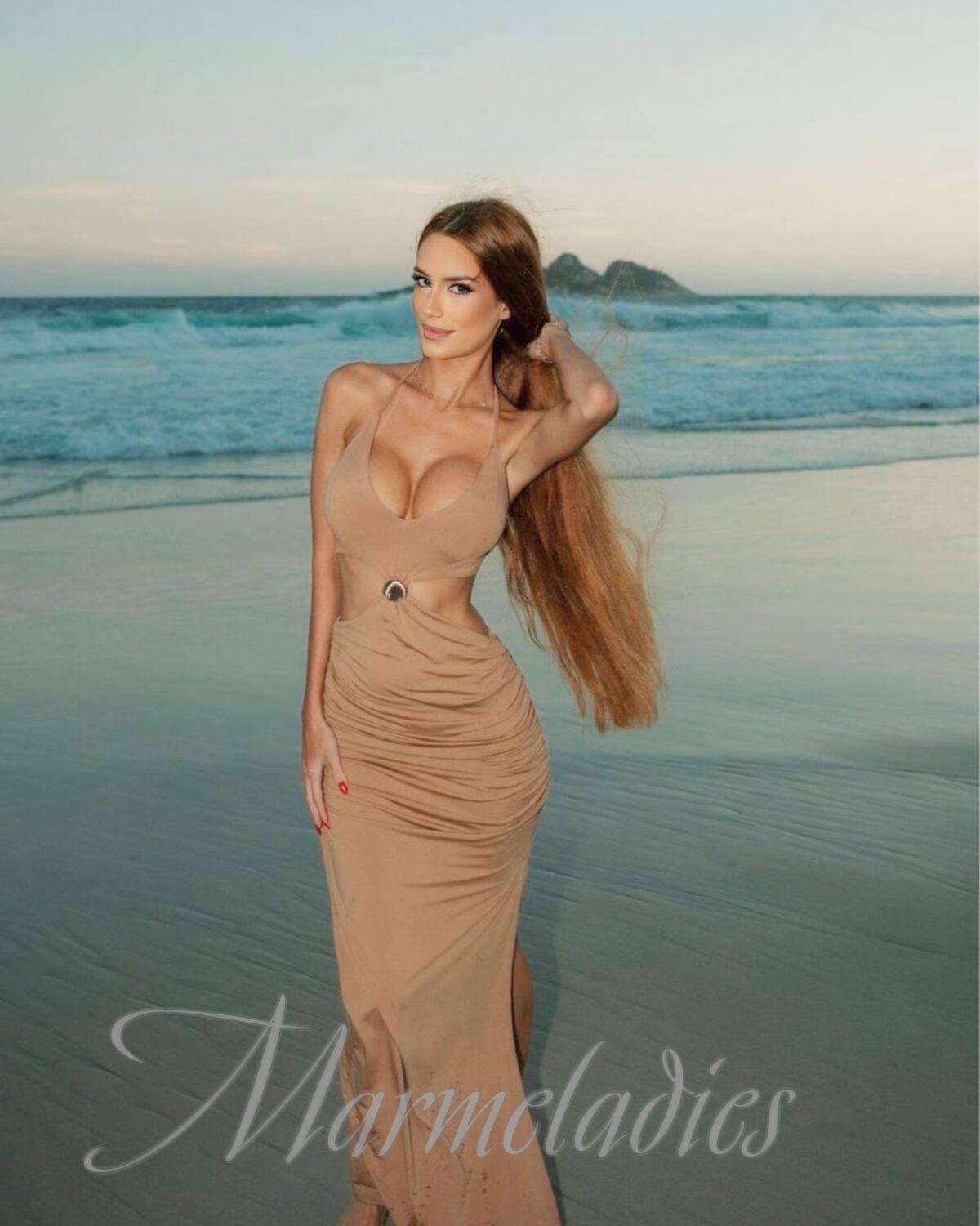 Single woman Isabella, 26 yrs.old from Balneário Camboriú, Brazil