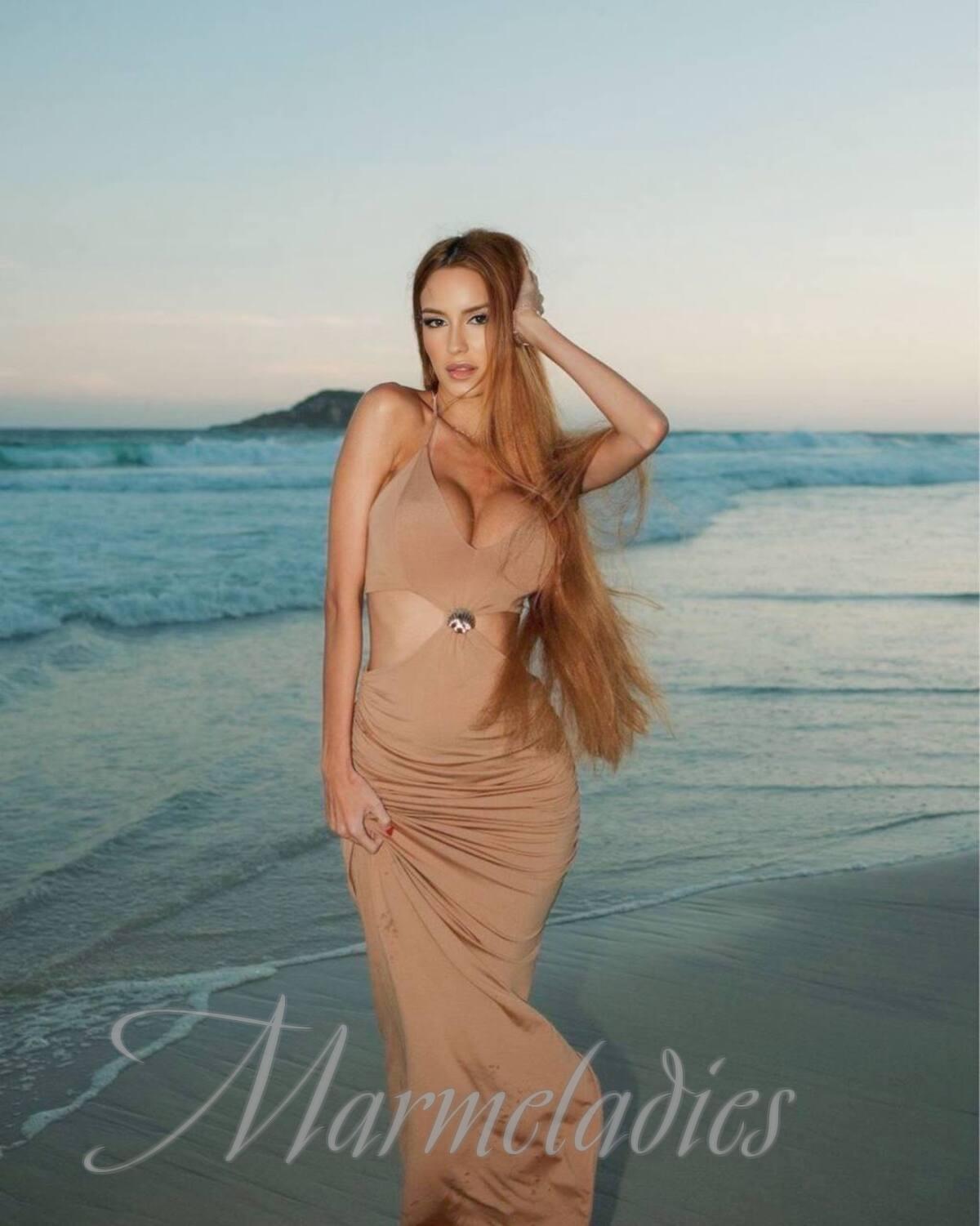 Amazing woman Isabella, 26 yrs.old from Balneário Camboriú, Brazil