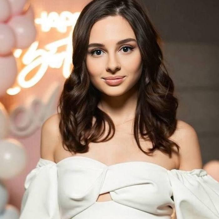 Gorgeous lady Alina, 27 yrs.old from Kyiv, Ukraine