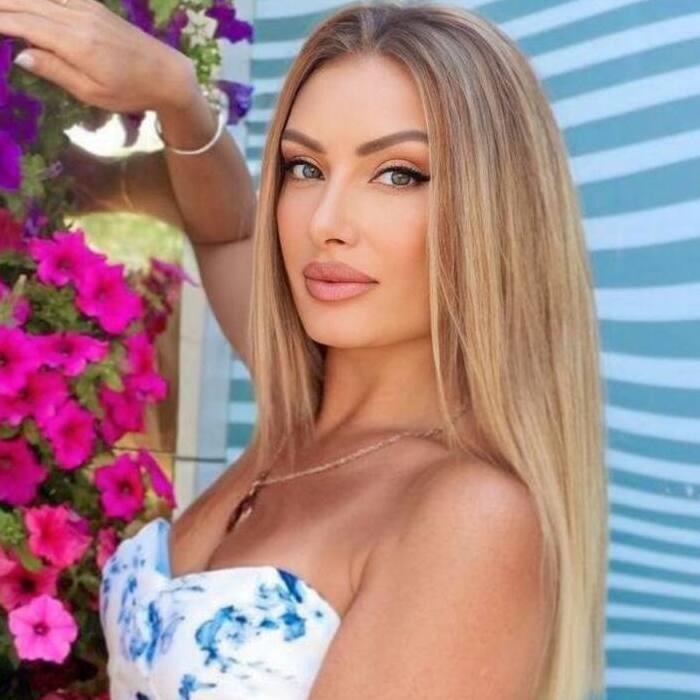 Sexy bride Olena, 46 yrs.old from Odessa, Ukraine