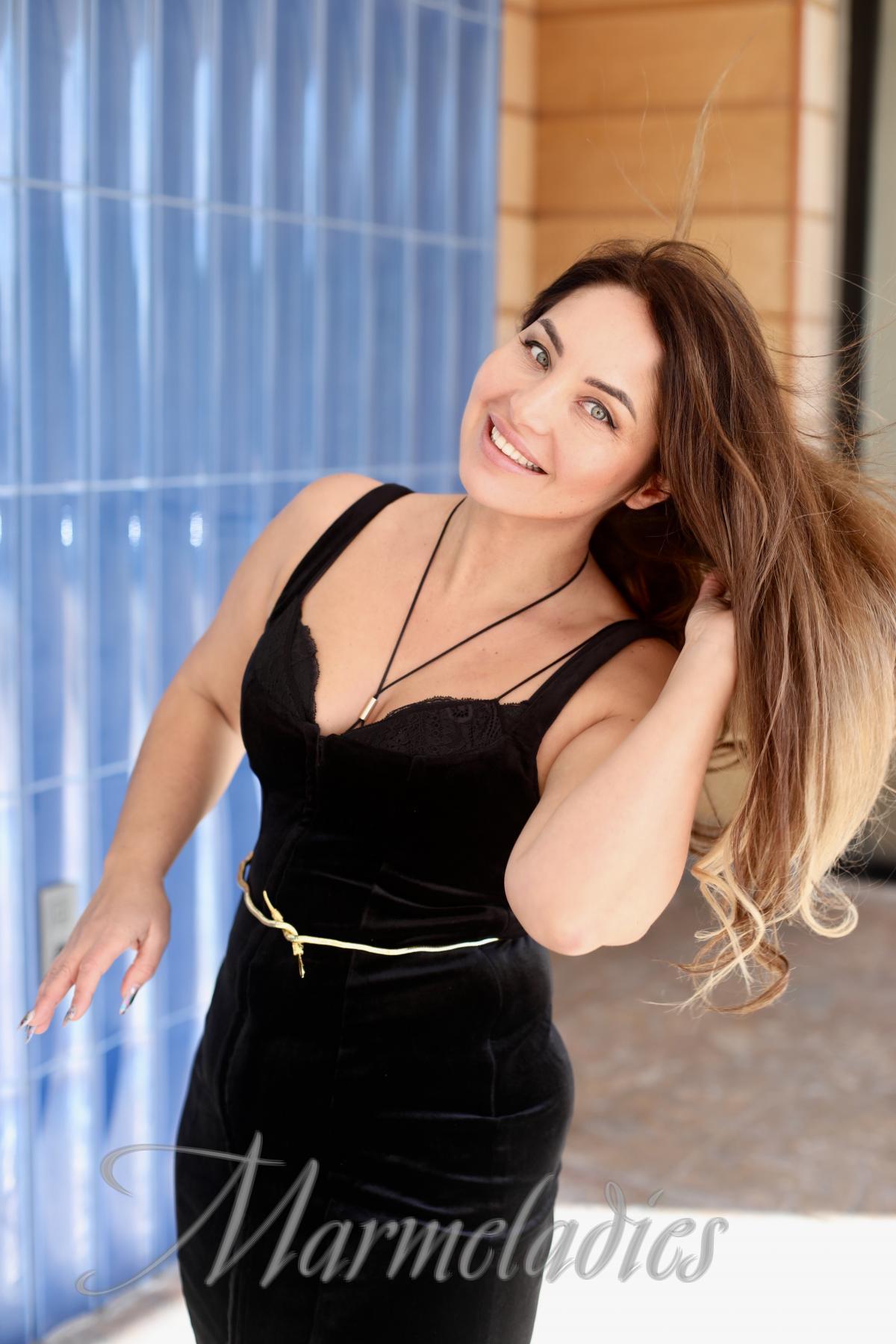 Pretty girl Aziza, 44 yrs.old from Alicante, Spain