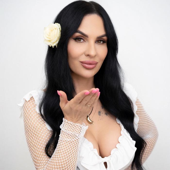 Amazing mail order bride Karyna, 37 yrs.old from Kremenchug, Ukraine