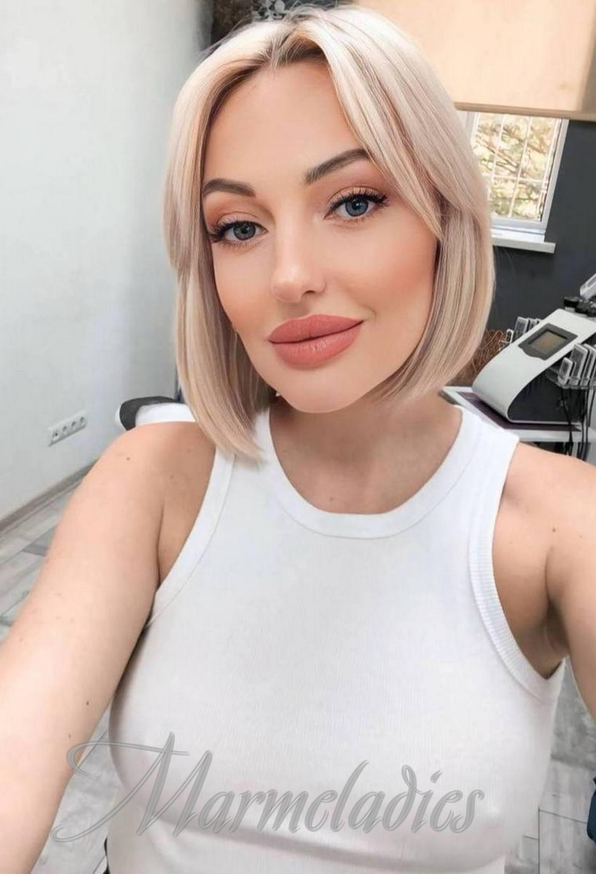 Charming mail order bride Victoria, 41 yrs.old from Dnipro, Ukraine